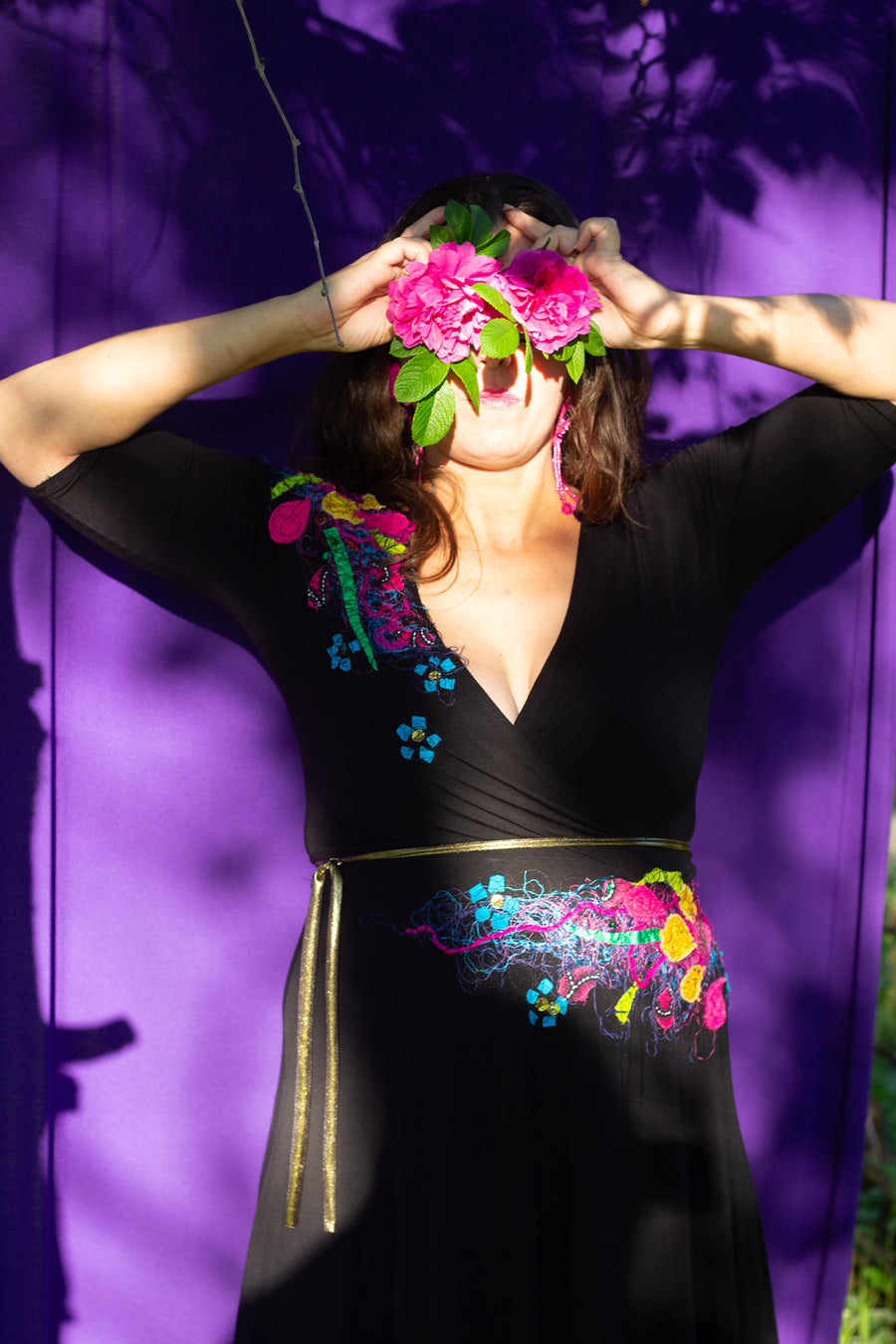 ROBE PORTE-FEUILLE NOIRE DEUX BRODERIES