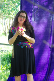 ROBE PORTE-FEUILLE NOIRE DEUX BRODERIES