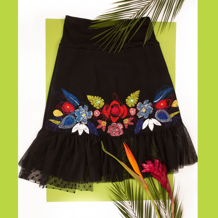 JUPE NOIRE EN “A” BRODERIES SYMÉTRIQUES
