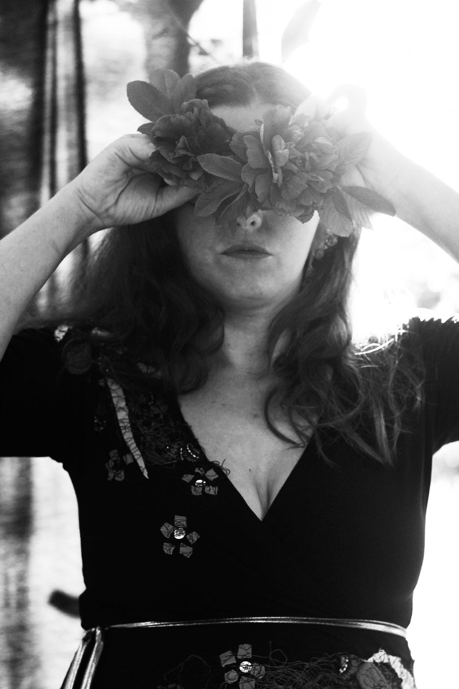 ROBE PORTE-FEUILLE NOIRE DEUX BRODERIES