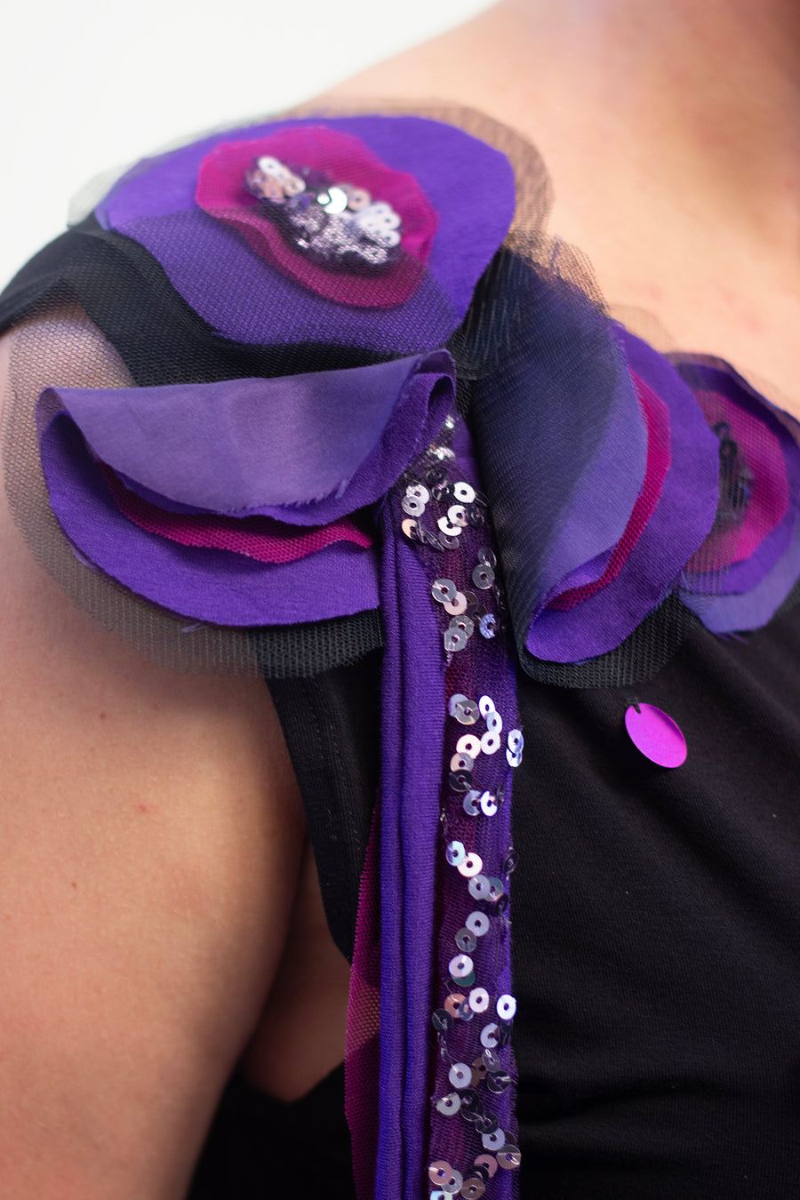 ROBE COURTE CLASSIQUE NOIRE ET VIOLET