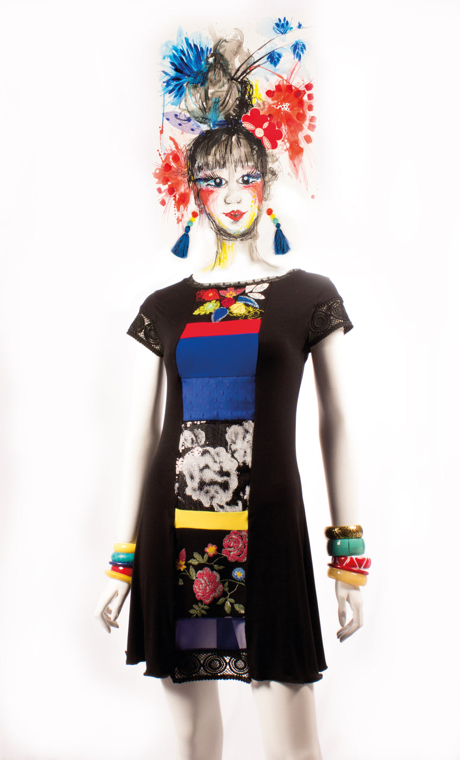 ROBE NOIRE AU DEVANT COURTEPOINTE