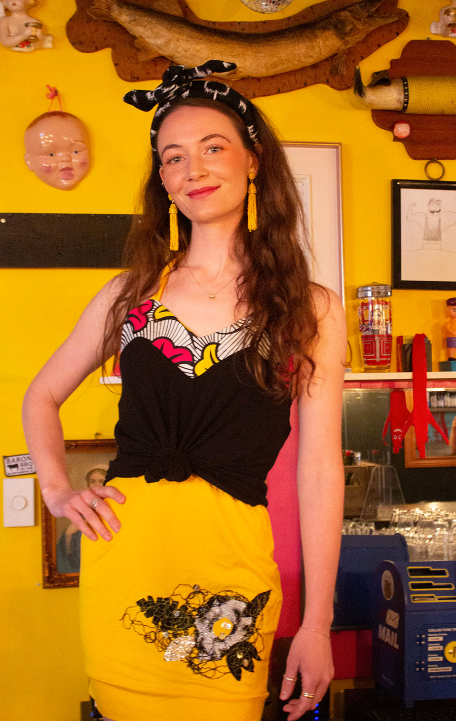 MINI-JUPE BRODÉE JAUNE