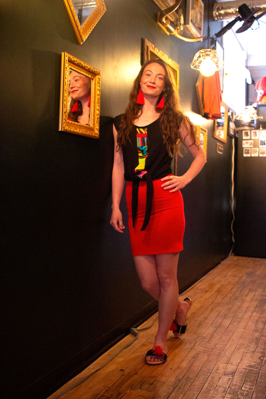 BLACK TOP THAT TIES AT THE WAIST WITH MIXED FABRIC BAND AT THE FRONT