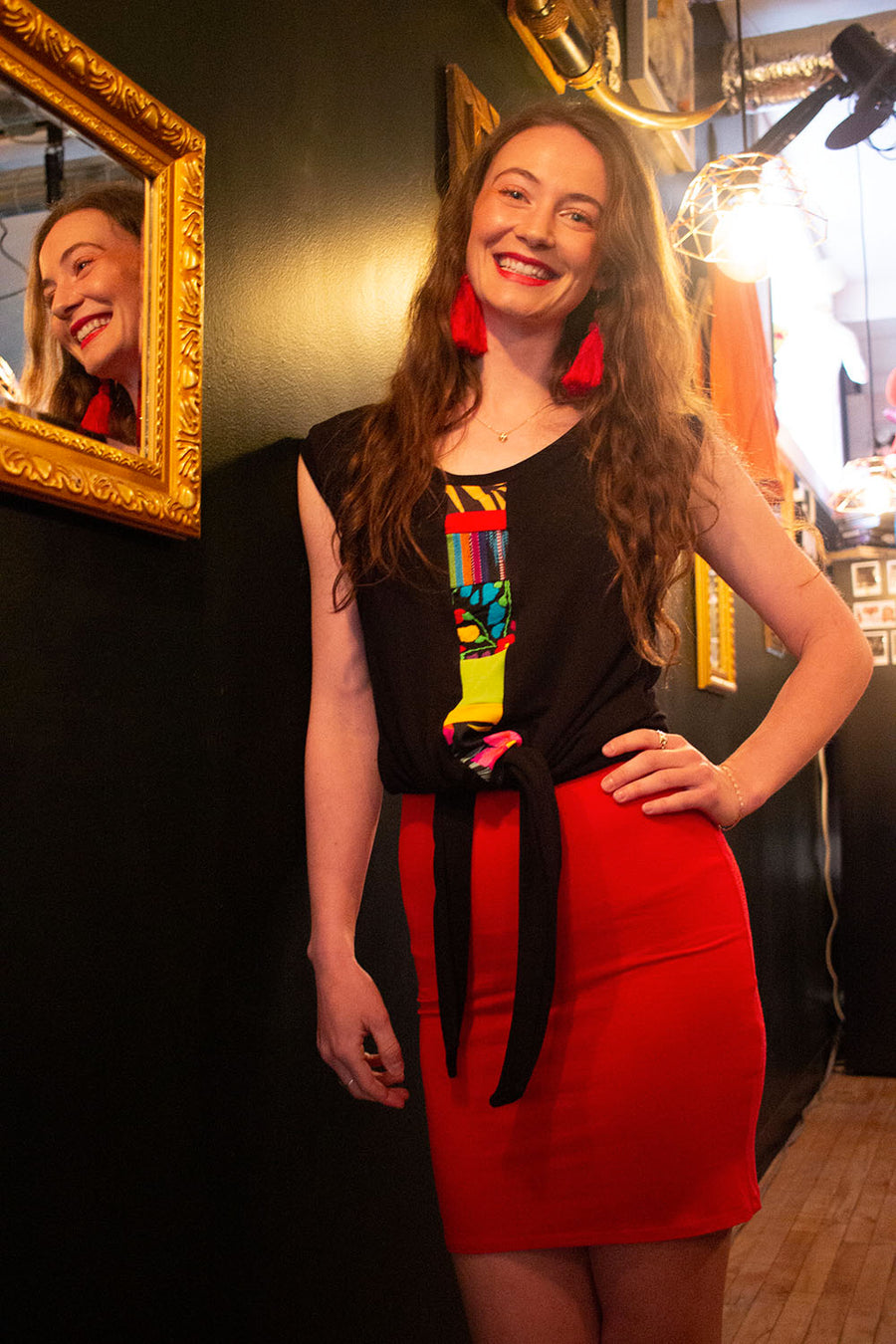 BLACK TOP THAT TIES AT THE WAIST WITH MIXED FABRIC BAND AT THE FRONT