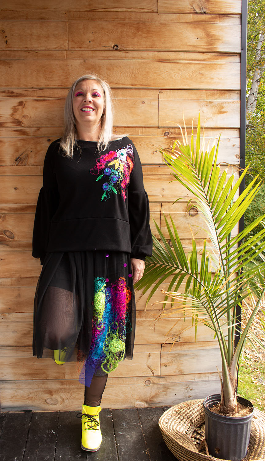 BLACK PUFFER EMBROIDERED SWEATER