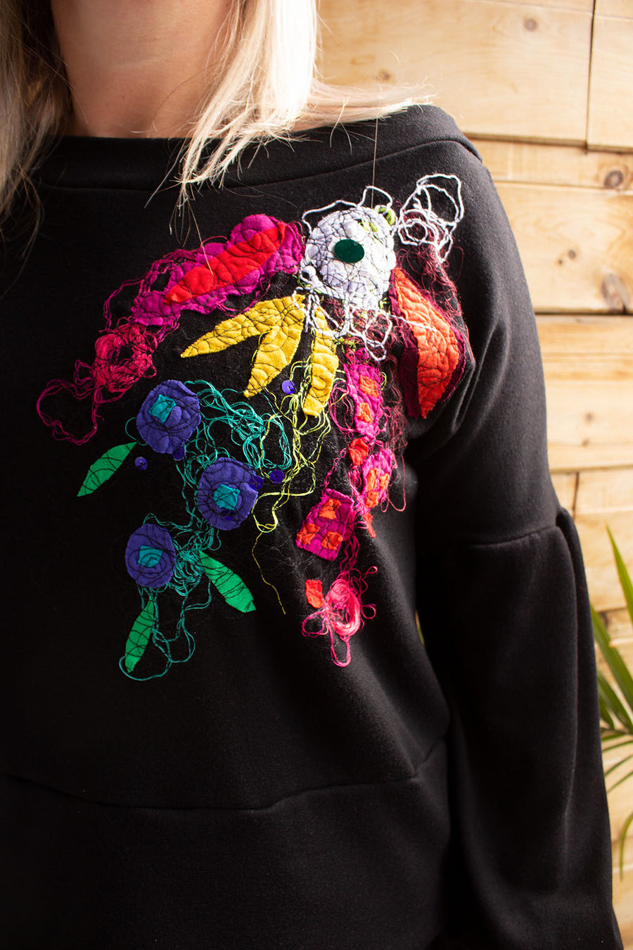 BLACK PUFFER EMBROIDERED SWEATER