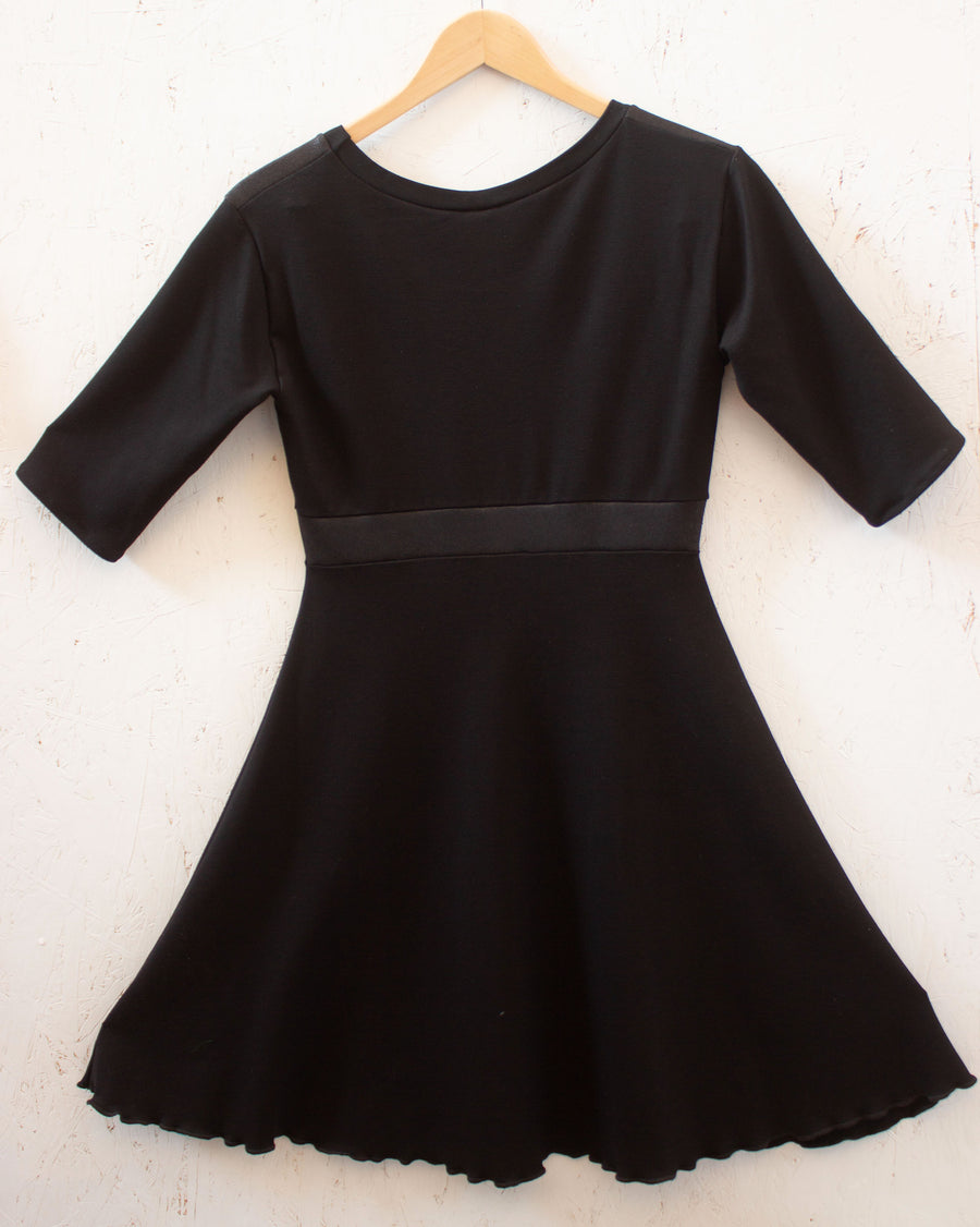 BLACK DRESS WITH SYMMETRIC EMBROIDERY