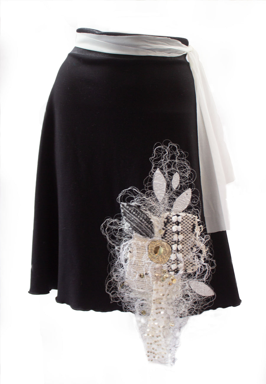 ROUND BLACK SKIRT WITH WHITE EMBROIDERY