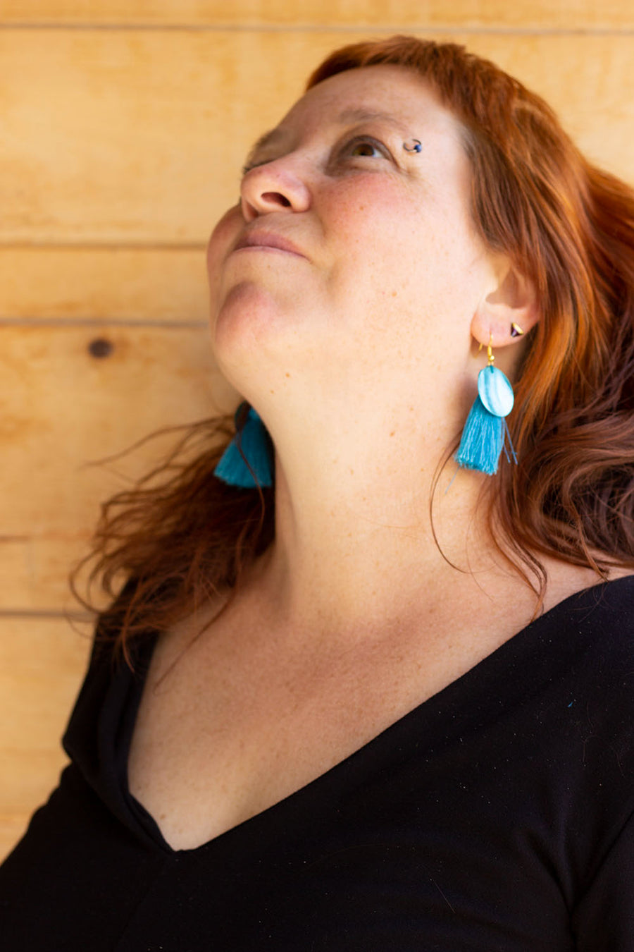 SHORT BLUE-PAILETTE EARRING