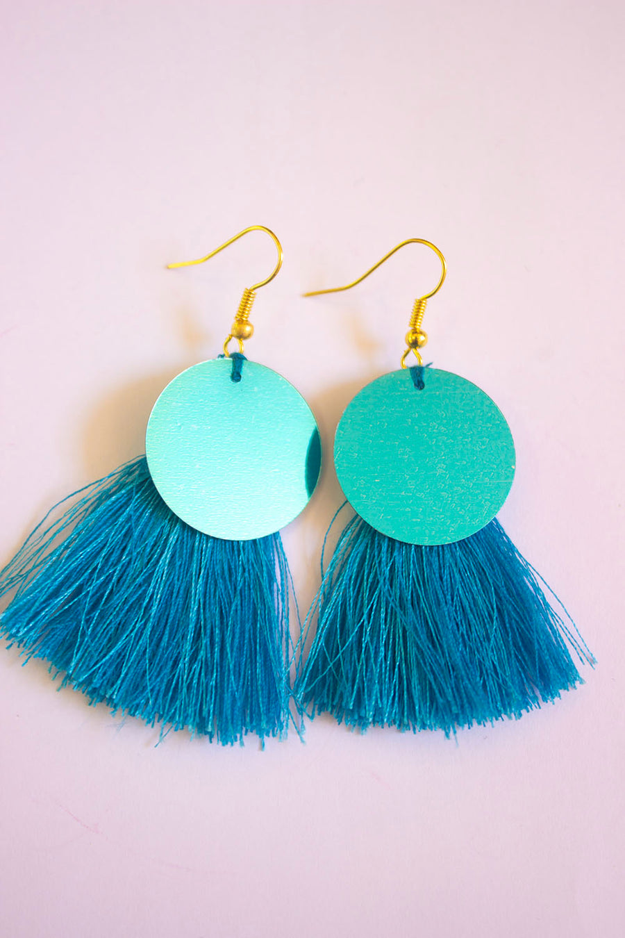 SHORT BLUE-PAILETTE EARRING