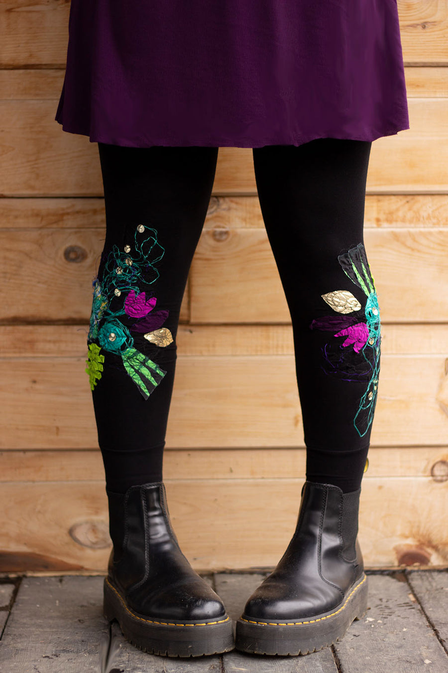 BLACK LEGGINGS WITH EMBROIDERED FLOWERS TURQUOISE-MAUVE-GREEN