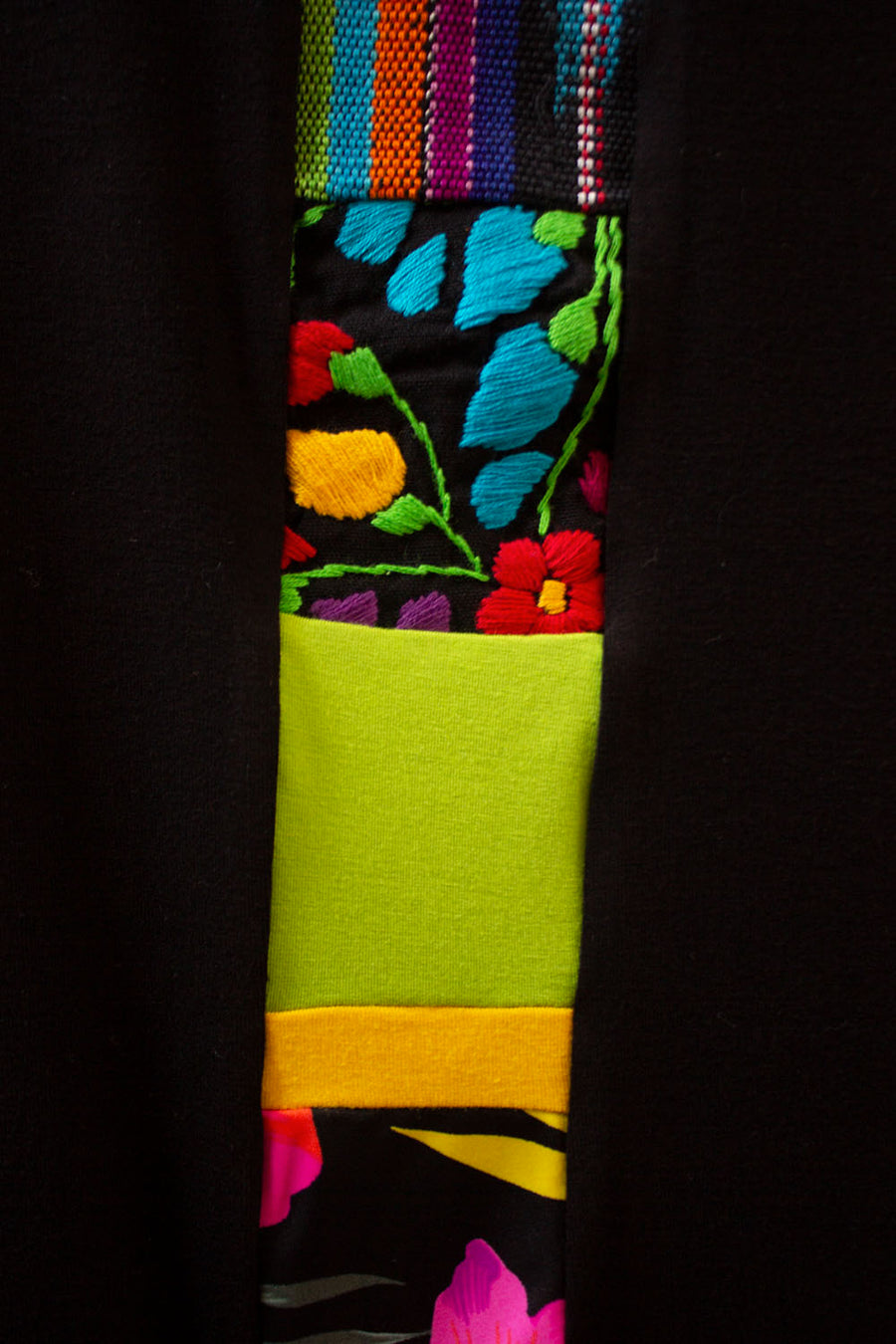 BLACK TOP THAT TIES AT THE WAIST WITH MIXED FABRIC BAND AT THE FRONT