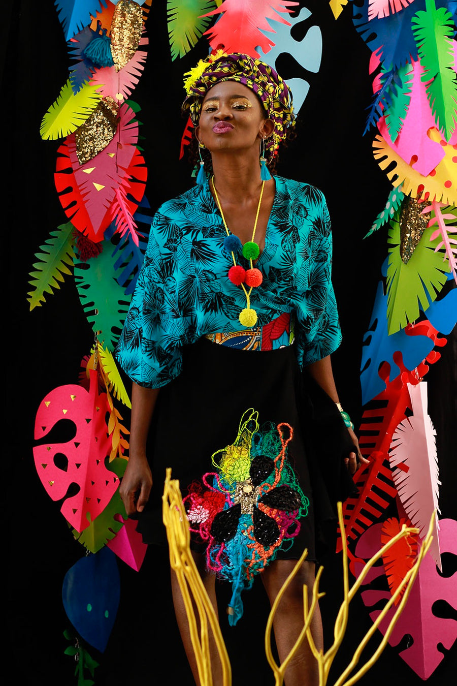 ROUND BLACK SKIRT WITH BRIGHT COLOR EMBROIDERY