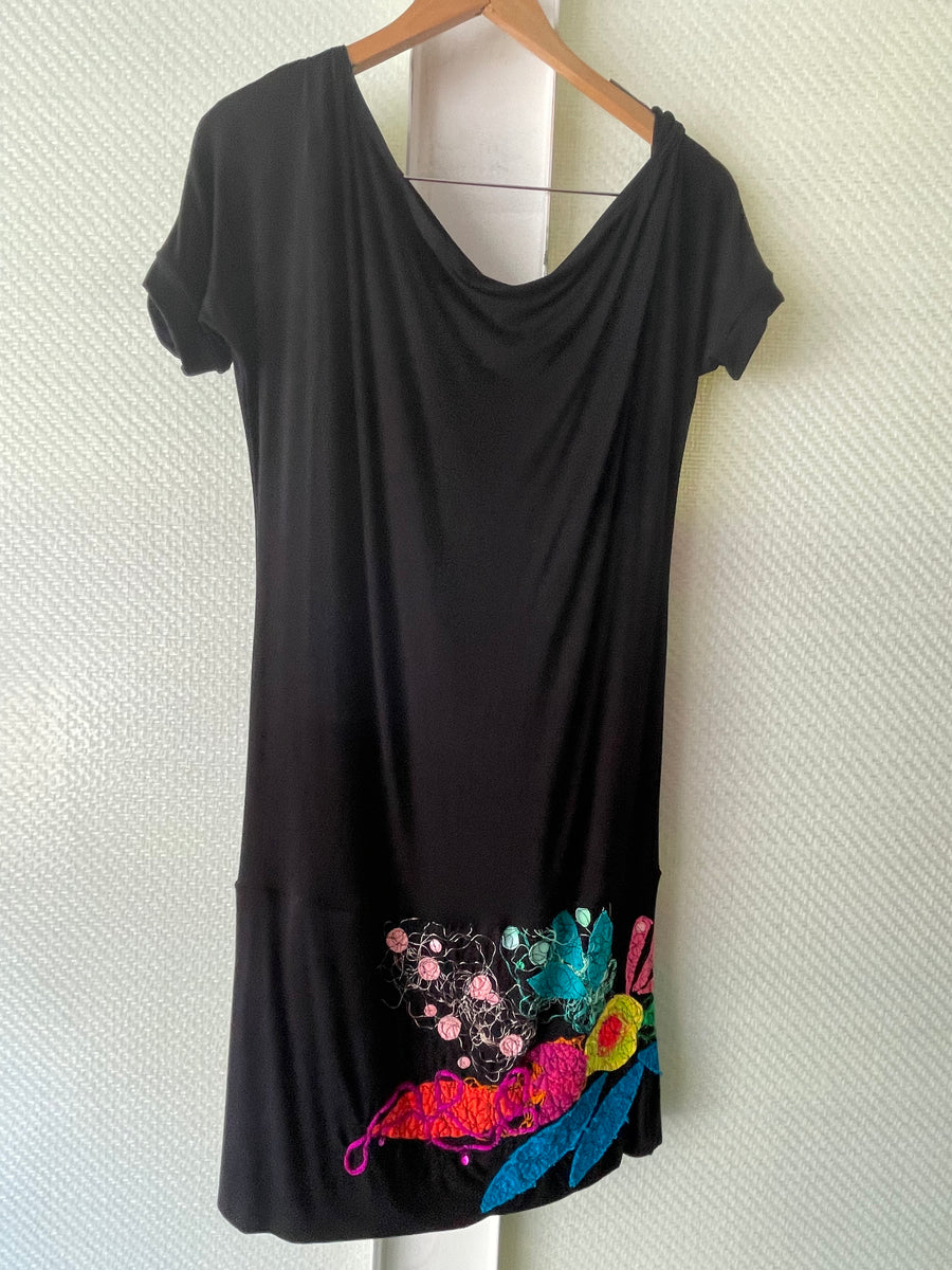 ROBE-TUNIQUE BRODÉE AUX HANCHES SS2022