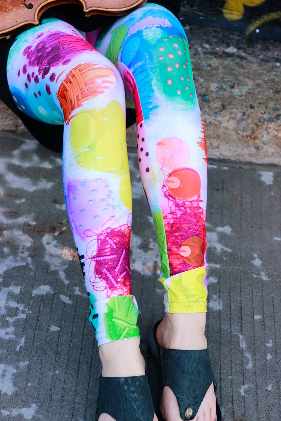 WHITE LEGGINGS PRINTED WITH CURAÇAO COLOR EMBROIDERY