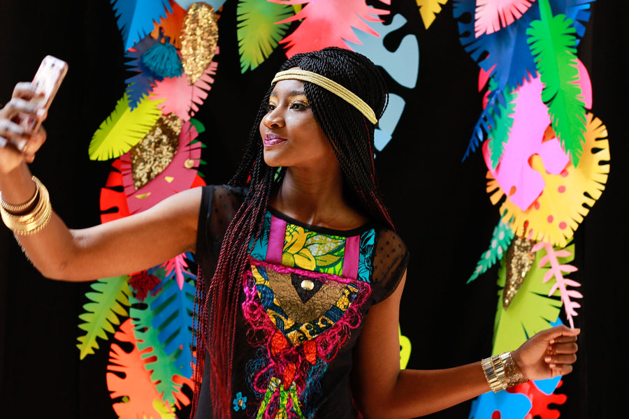 ROBE CHOUETTE AUX APPLIQUÉS EN WAXS AFRICAINS COLORÉS