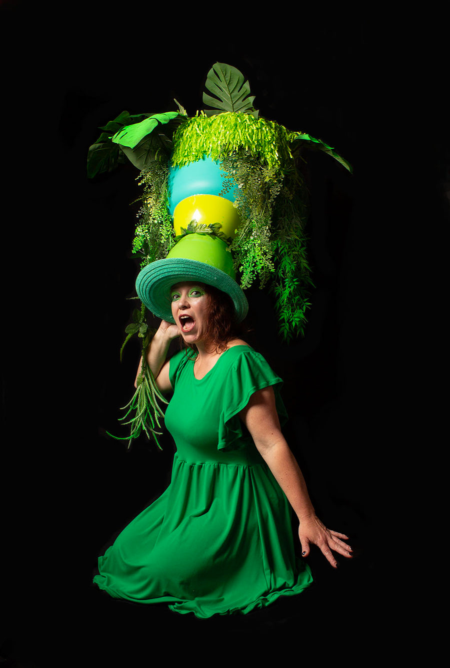 EMERALD GREEN DRESS WITH CURVED SLEEVE