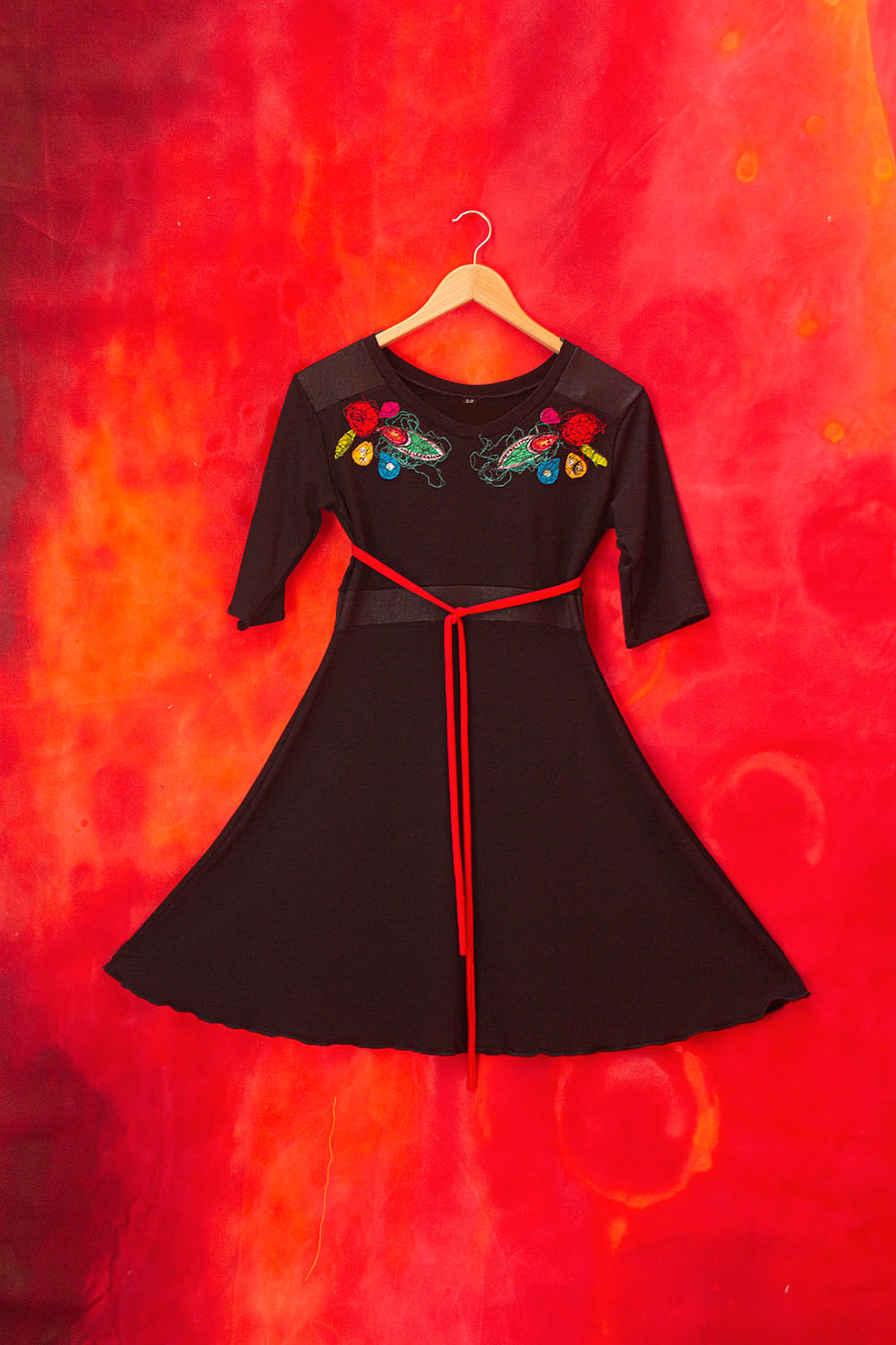 BLACK DRESS WITH SYMMETRIC EMBROIDERY