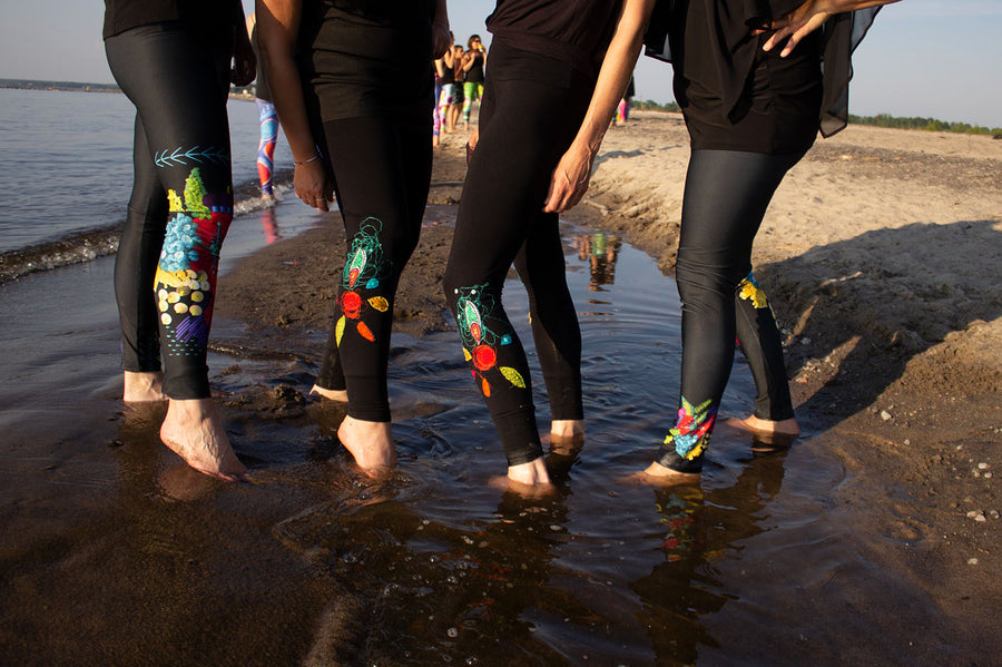 BLACK LEGGINGS WITH RED-BLUE-YELLOW-GREEN EMBROIDERED FLOWERS