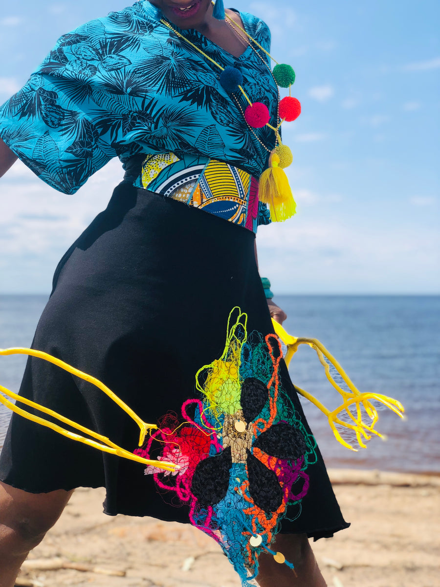 ROUND BLACK SKIRT WITH BRIGHT COLOR EMBROIDERY