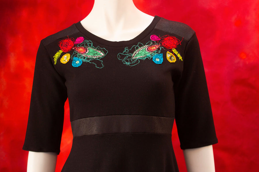 BLACK DRESS WITH SYMMETRIC EMBROIDERY
