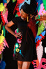 ROBE NOIRE BRODERIES AUX FORMES LUDIQUES COLORÉES