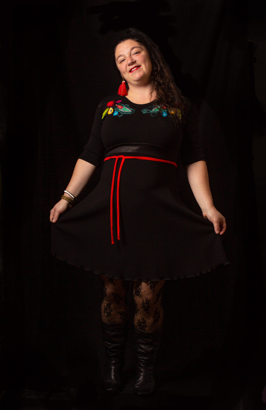 BLACK DRESS WITH SYMMETRIC EMBROIDERY